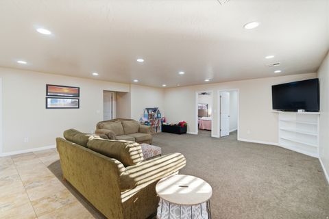 Tiny photo for 1025 N RUBY PL, Washington, UT 84780 (MLS # 2128601)