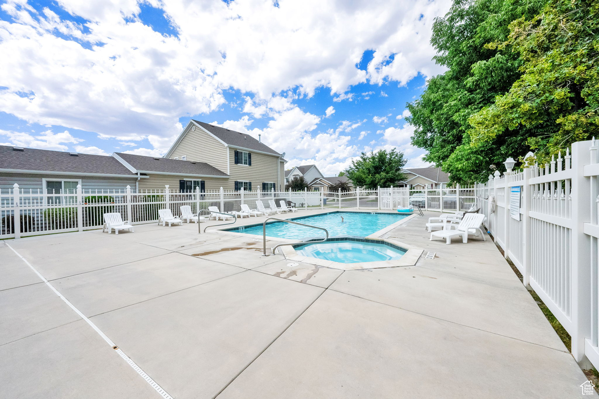 HEIRLOOM COTTAGES - Residential