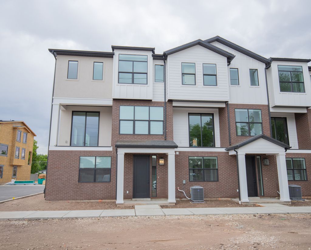 Photo of 948 E GRAPE IVY WAY S #102, Millcreek, UT 84106 (MLS # 2169062)