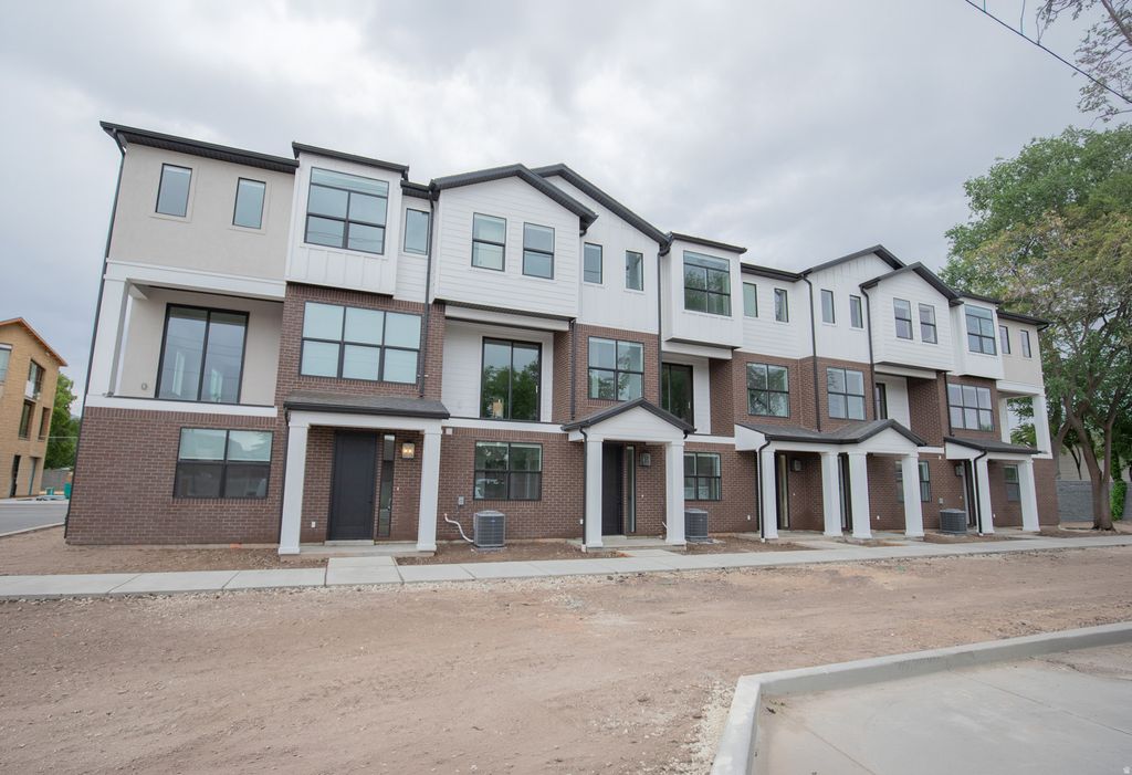 Photo of 948 E GRAPE IVY WAY S #102, Millcreek, UT 84106 (MLS # 2169062)