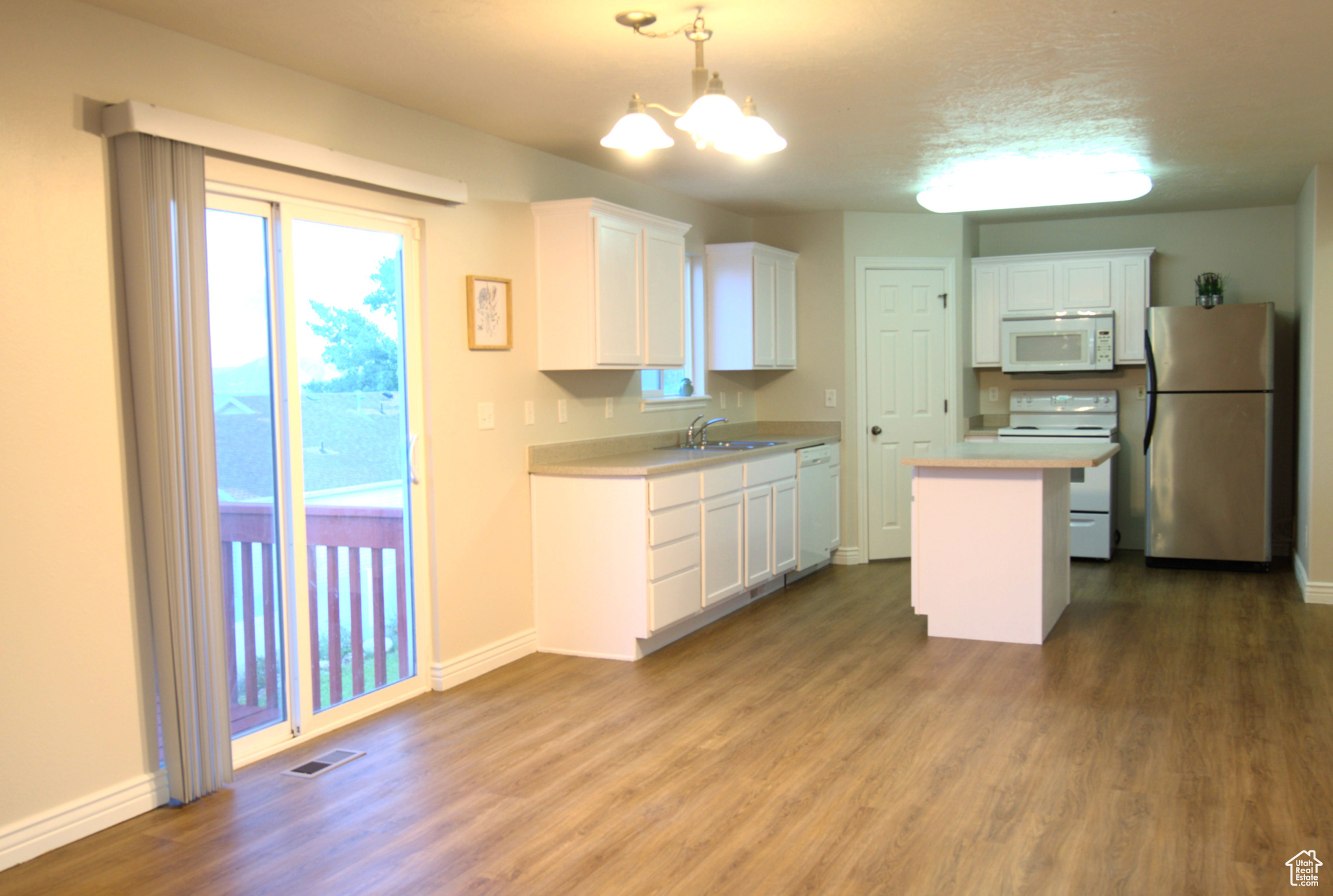 LAKE MOUNTAIN ESTATES - Residential