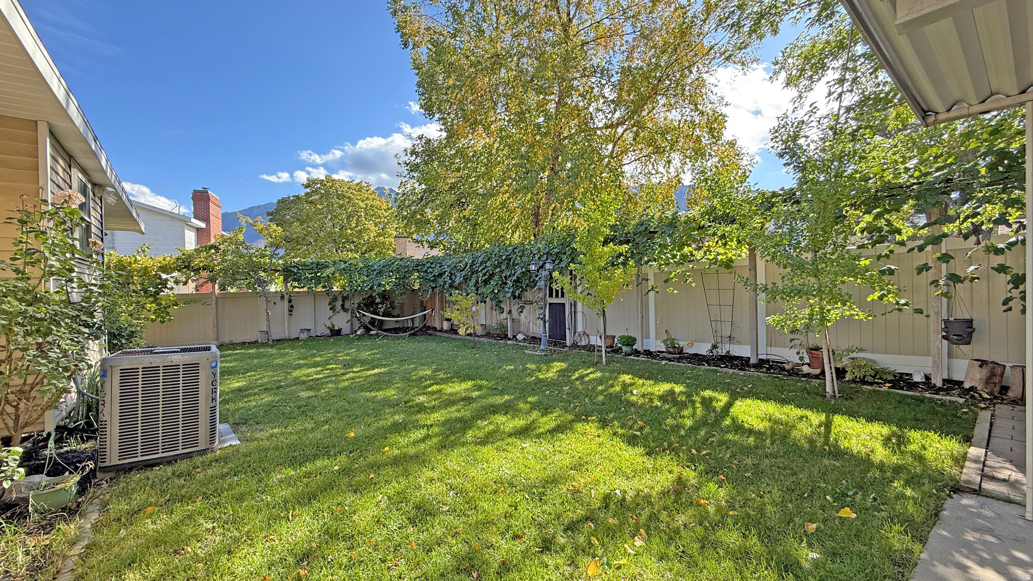 HIDDEN VALLEY - Residential