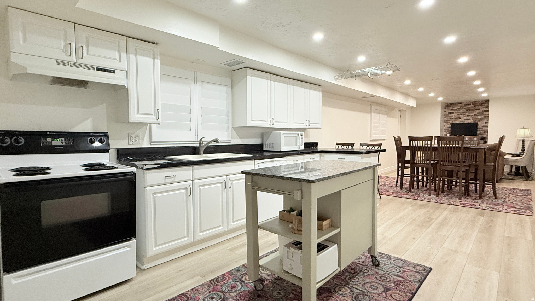 HIDDEN VALLEY - Residential