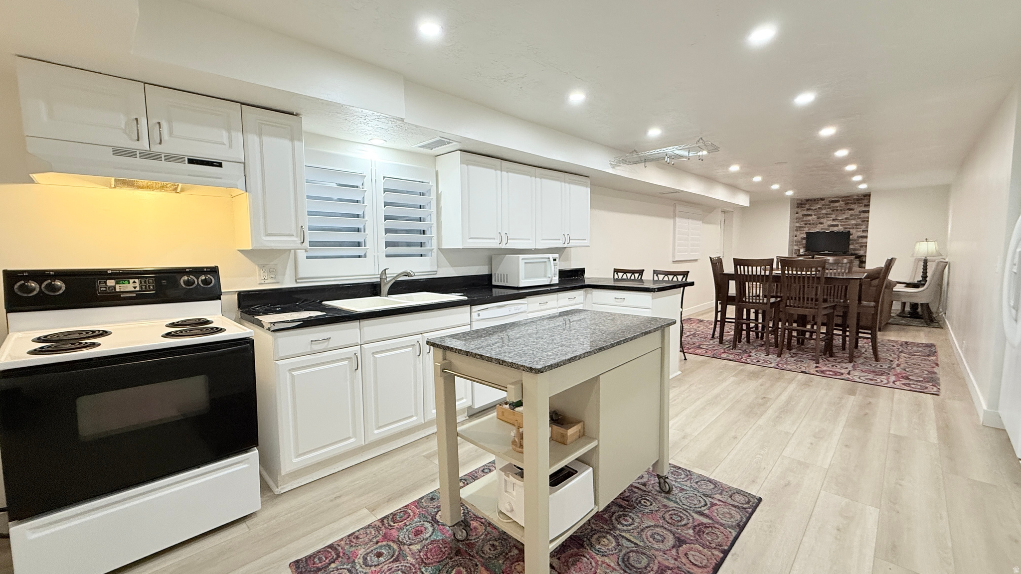 HIDDEN VALLEY - Residential