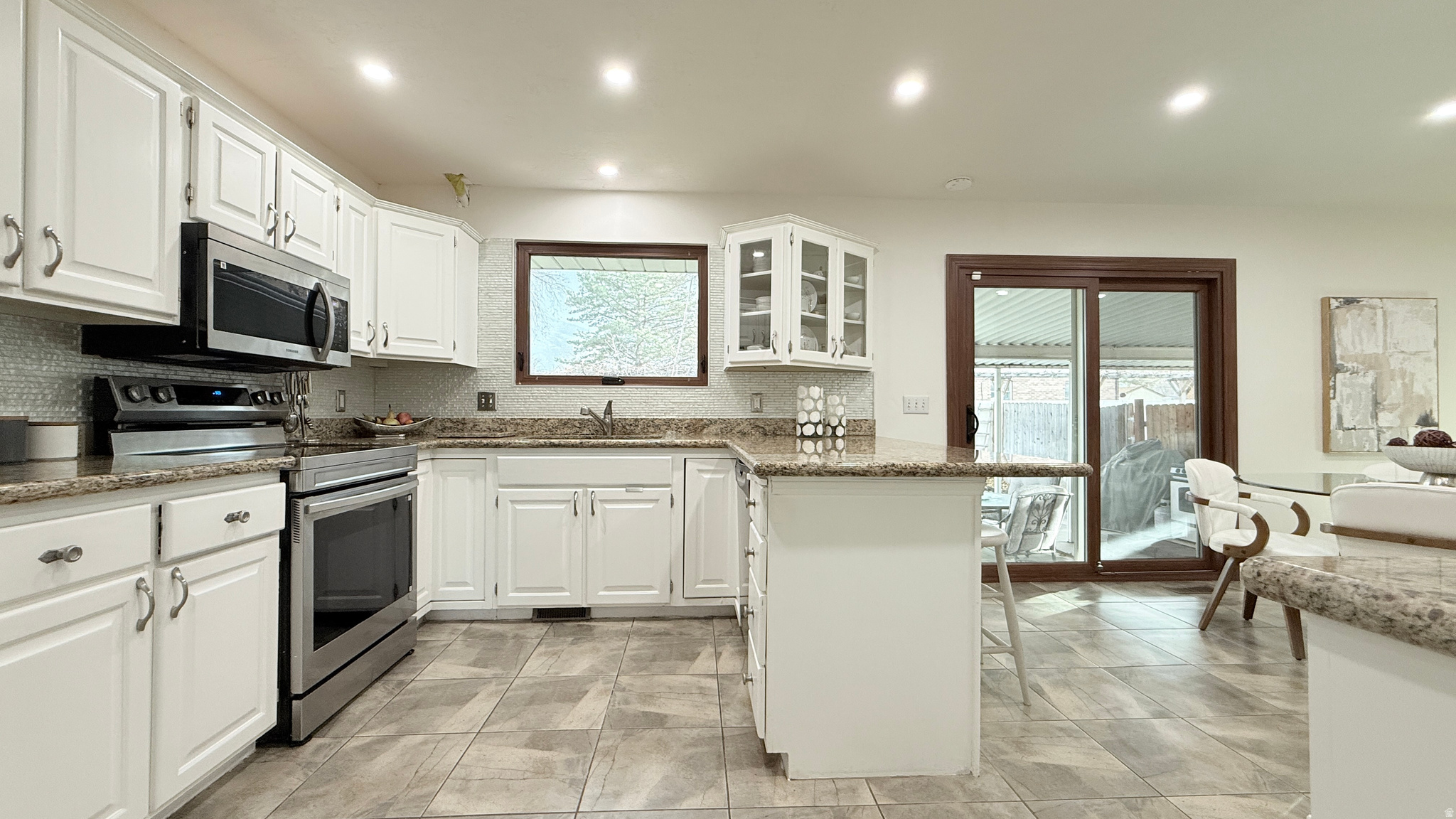 HIDDEN VALLEY - Residential