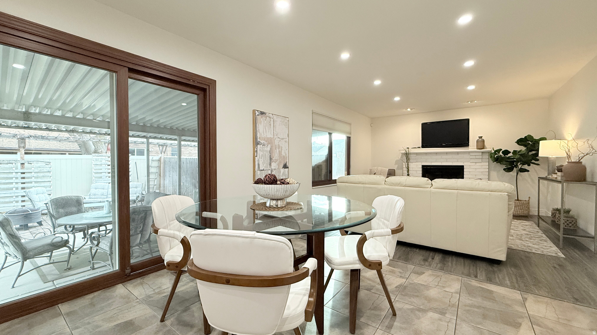 HIDDEN VALLEY - Residential