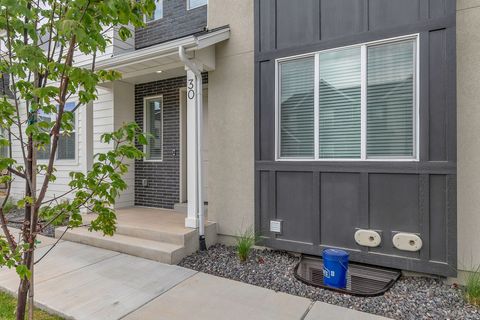 Tiny photo for 30 S MOONLIT RD, Mapleton, UT 84664 (MLS # 2158325)