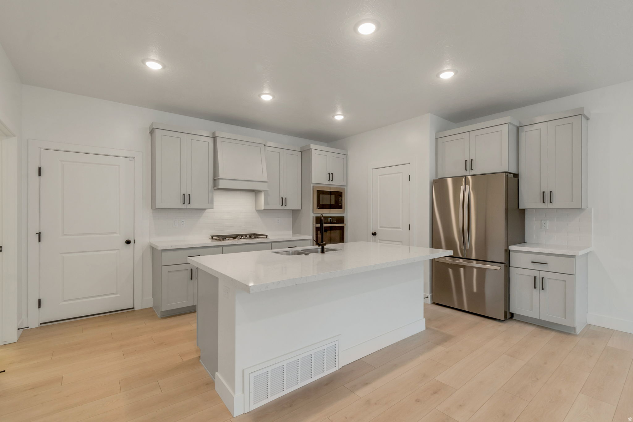 SUNRISE RANCH - Residential