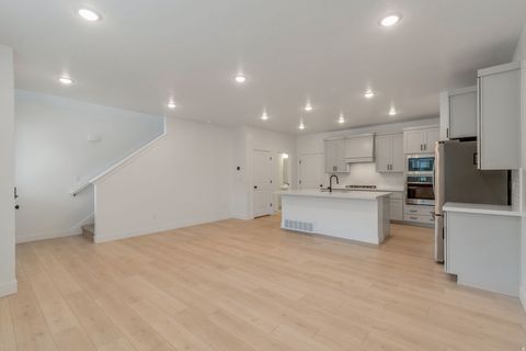Tiny photo for 30 S MOONLIT RD, Mapleton, UT 84664 (MLS # 2158325)