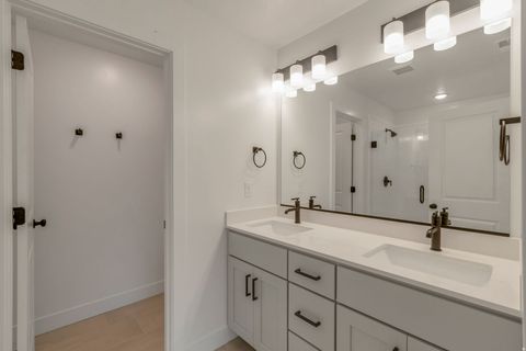 Tiny photo for 30 S MOONLIT RD, Mapleton, UT 84664 (MLS # 2158325)