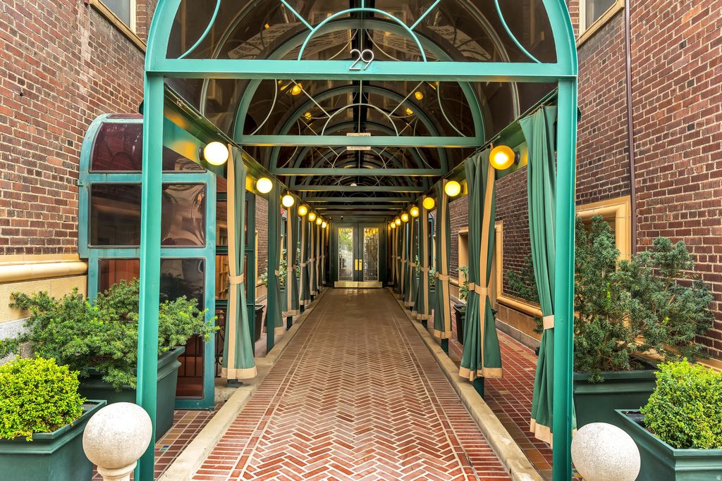 Photo of 29 S STATE ST #106, Salt Lake City, UT 84111 (MLS # 2143984)