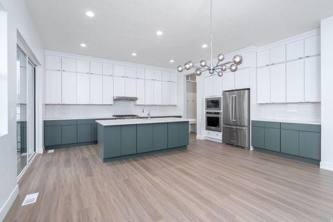 Tiny photo for 418 N PINNACLE CT #44, Saratoga Springs, UT 84045 (MLS # 2132465)