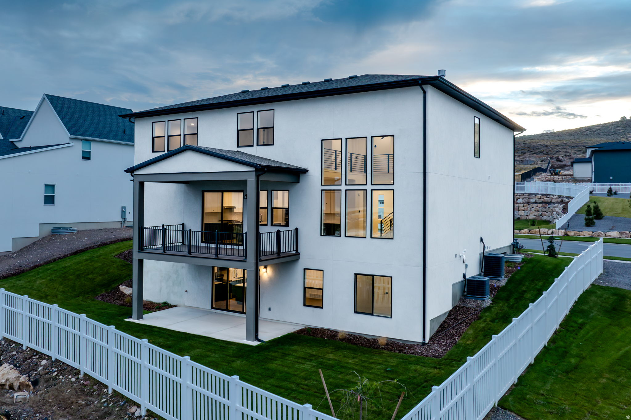 WESTLAKE VISTAS - Residential