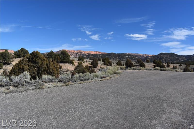 PAUNSAUGUNT CLIFFS - Land