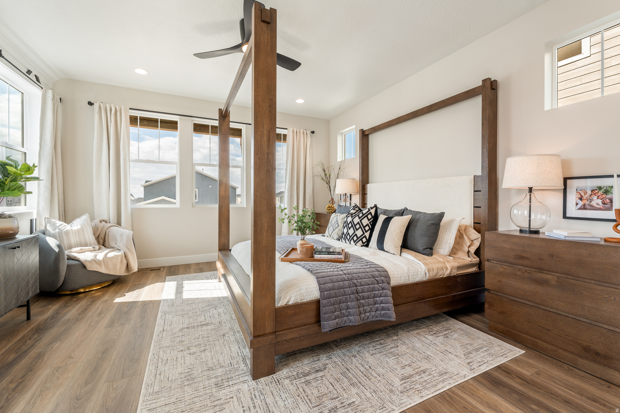 HUNTINGTON RANCH - Residential