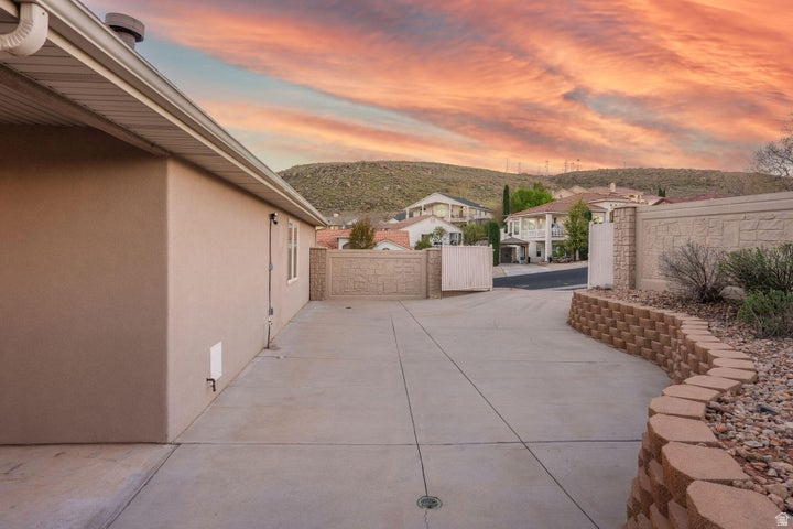 BLOOMINGTON HILLS - Residential