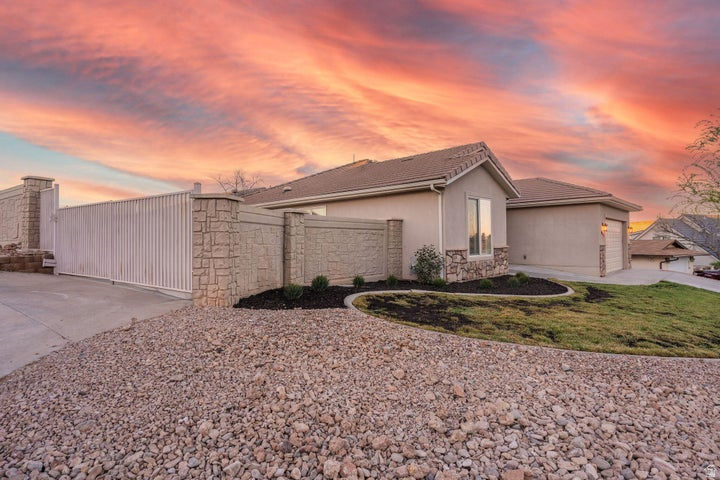 BLOOMINGTON HILLS - Residential