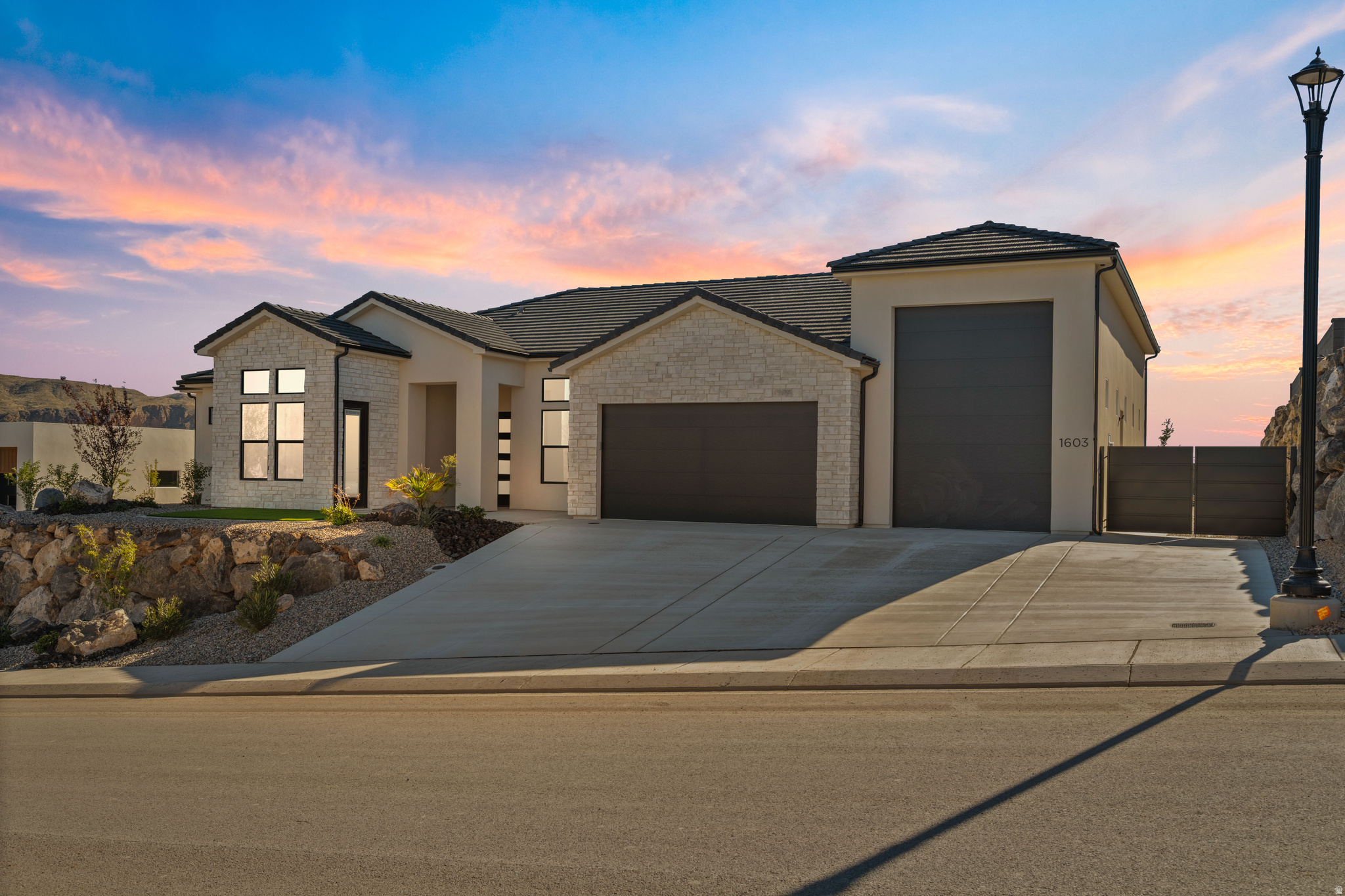 SCENIC POINT - Residential