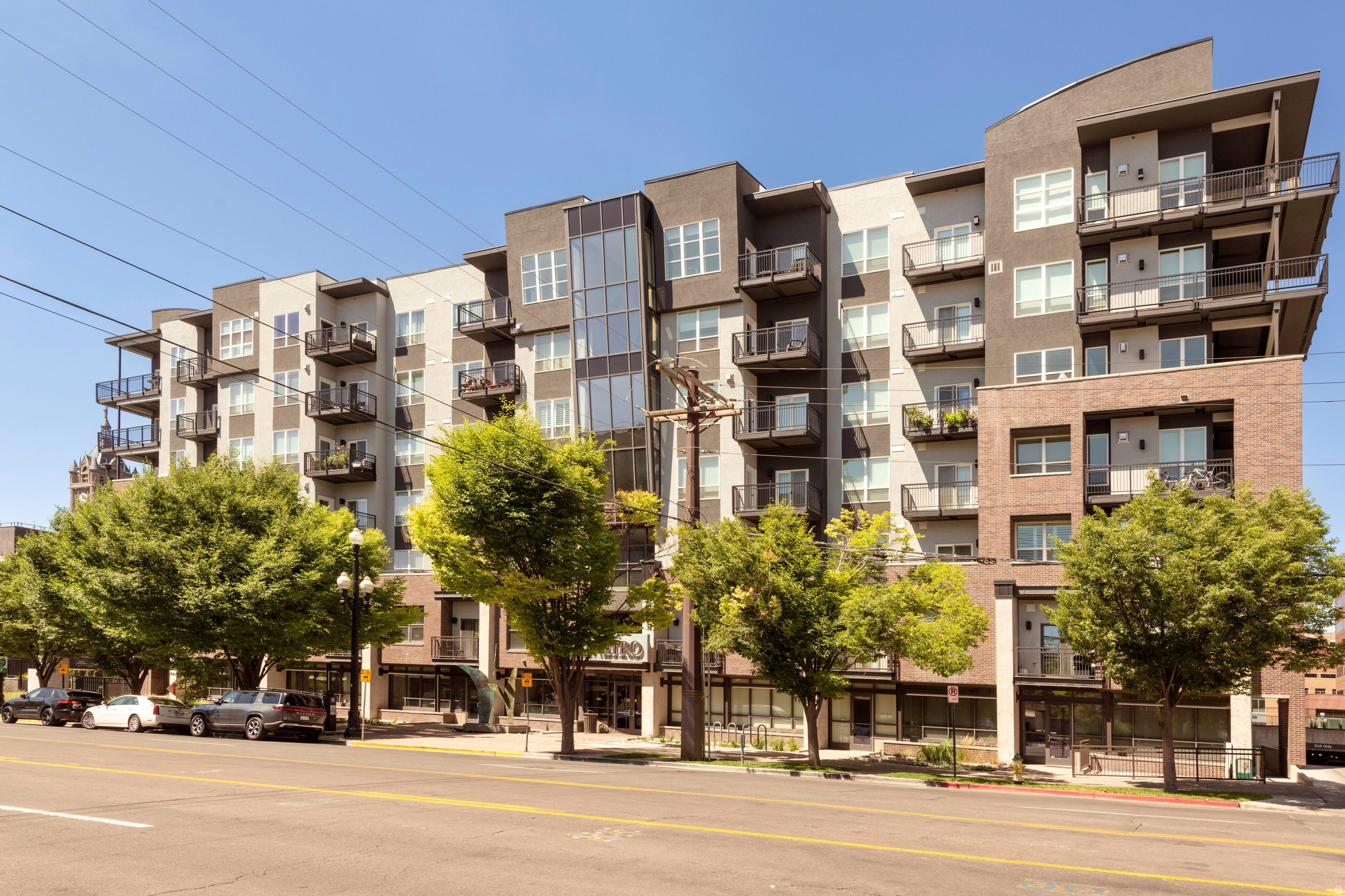 METRO CONDOS - Residential