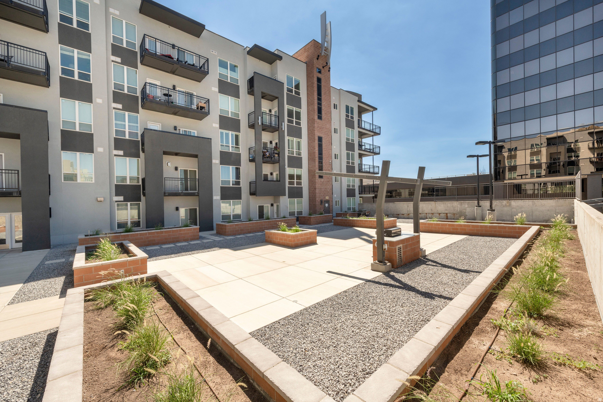 METRO CONDOS - Residential