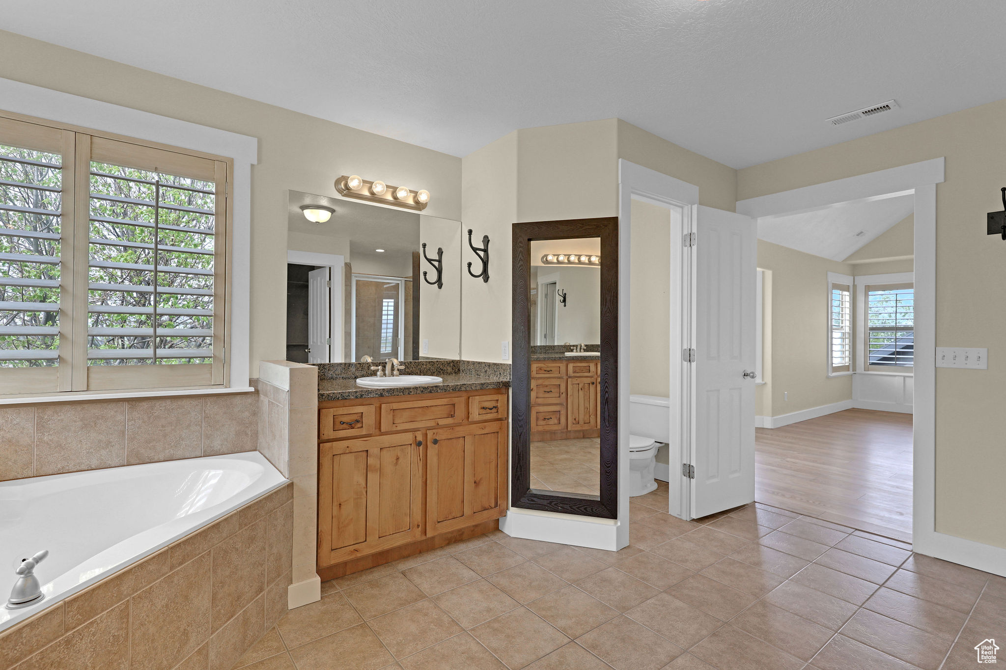 9706 S Bluffside Dr, Sandy, Utah image 32