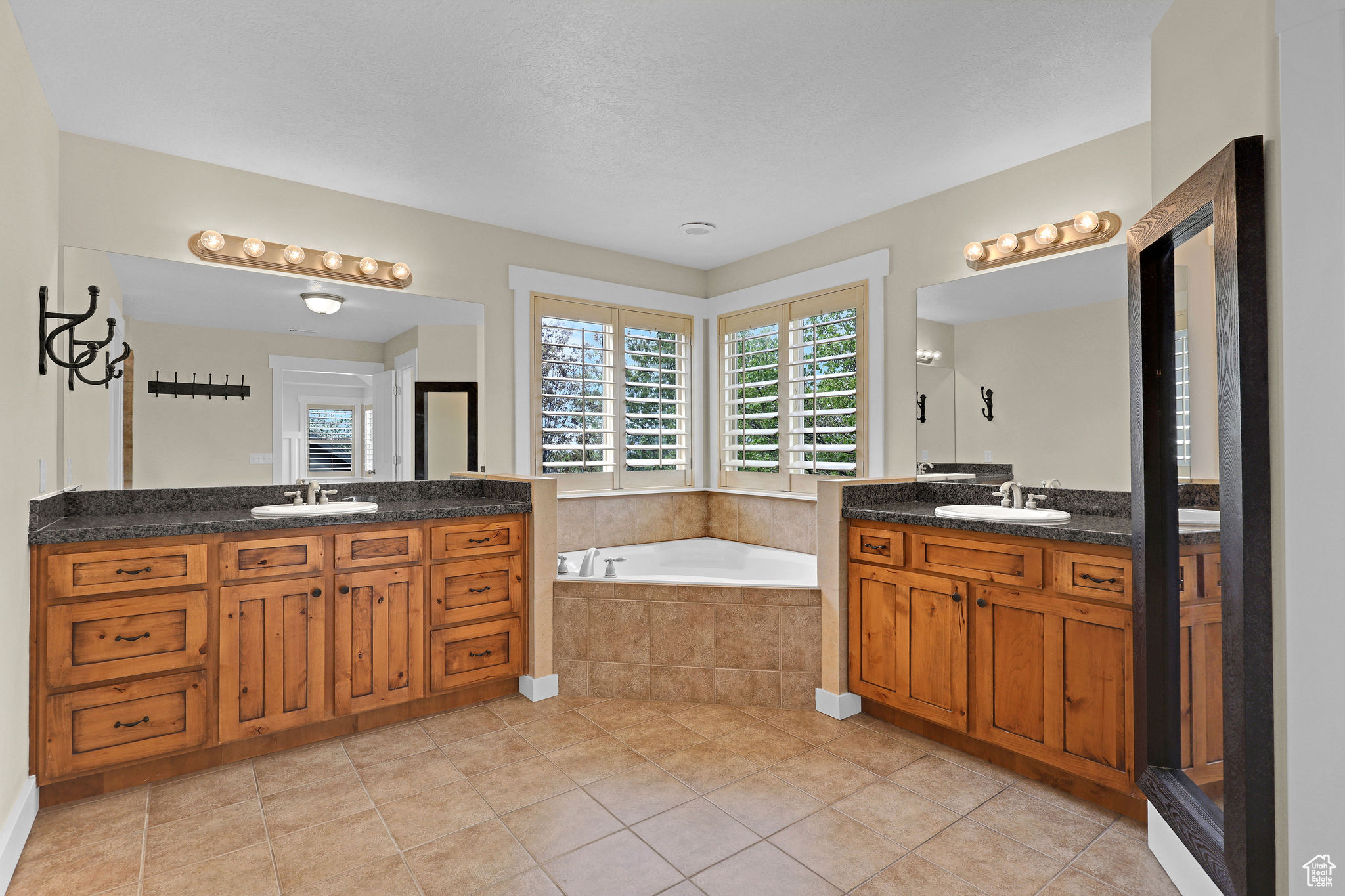 9706 S Bluffside Dr, Sandy, Utah image 31