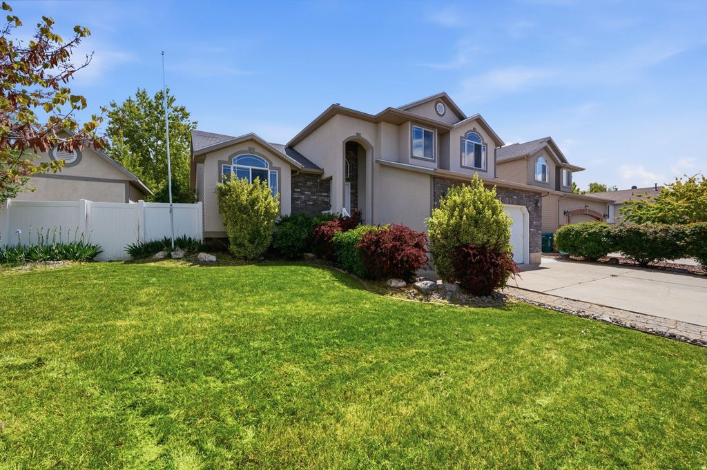 Photo of 1901 S 650 E, Clearfield, UT 84015 (MLS # 2153918)