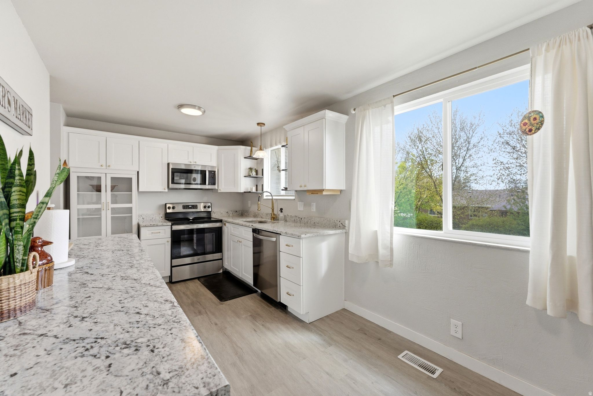 MISTY HILLS - Residential