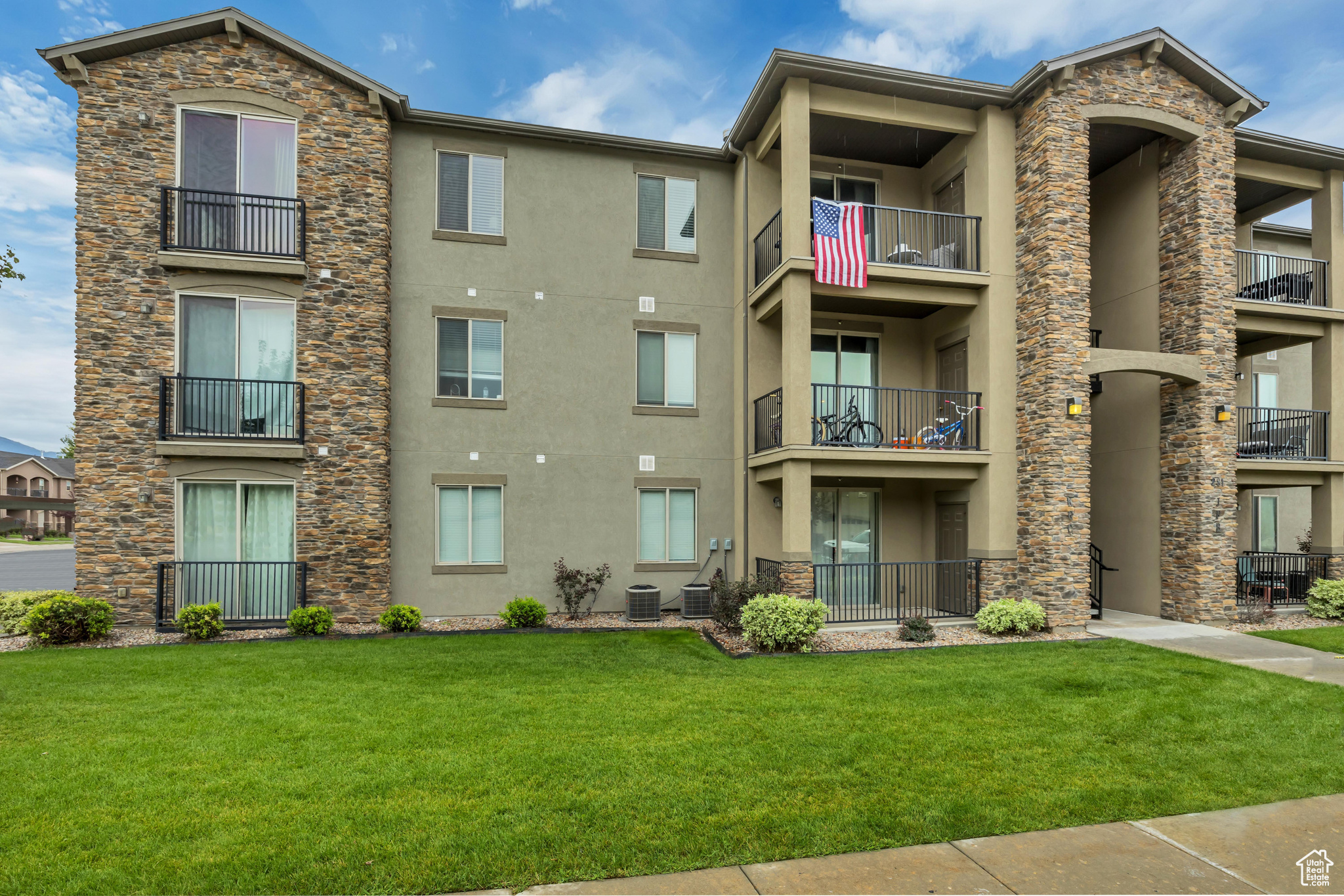 Nestled in one of Centerville's most sought-after neighborhoods, this beautifully designed condo offers the perfect blend of style, comfort, and convenience. Just minutes from premier shopping, dining hotspots, and effortless access to I-15, this gem is all about location and lifestyle. Step inside to discover soaring 9-foot ceilings that create an airy, open feel. The kitchen boasts sleek laminate flooring, rich upgraded cabinetry, and dazzling granite countertops that elevate everyday living. Designer two-tone paint adds a touch of sophistication, while upgraded fixtures throughout bring a modern, luxurious vibe.