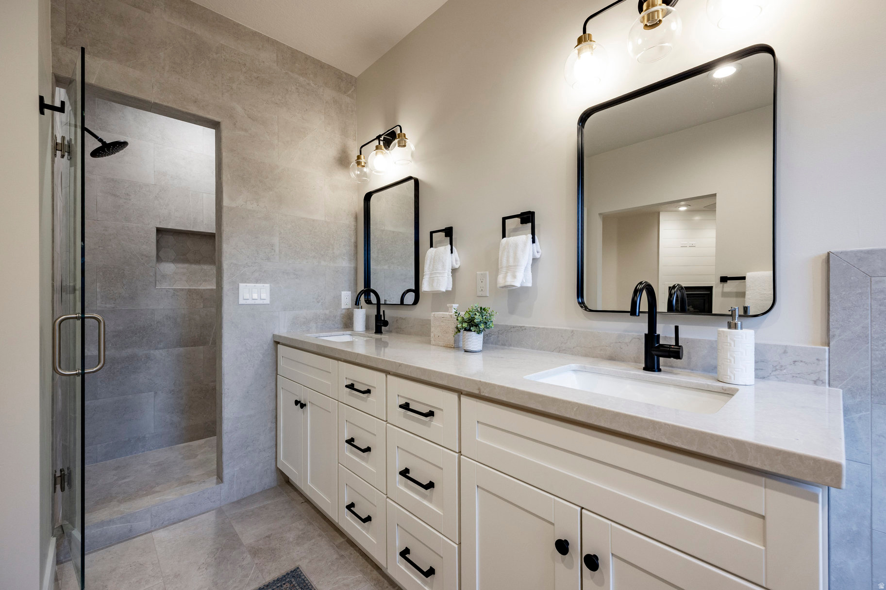 HIDDEN COVE - Residential