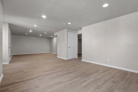 Tiny photo for 909 E ROSEBUD CT, Draper, UT 84020 (MLS # 2142334)