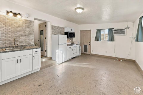 Tiny photo for 252 W 4900 ST S, Washington Terrace, UT 84405 (MLS # 2191773)