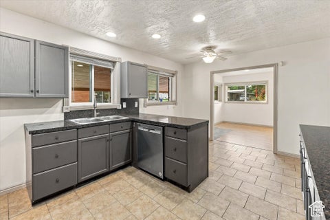 Tiny photo for 252 W 4900 ST S, Washington Terrace, UT 84405 (MLS # 2191773)