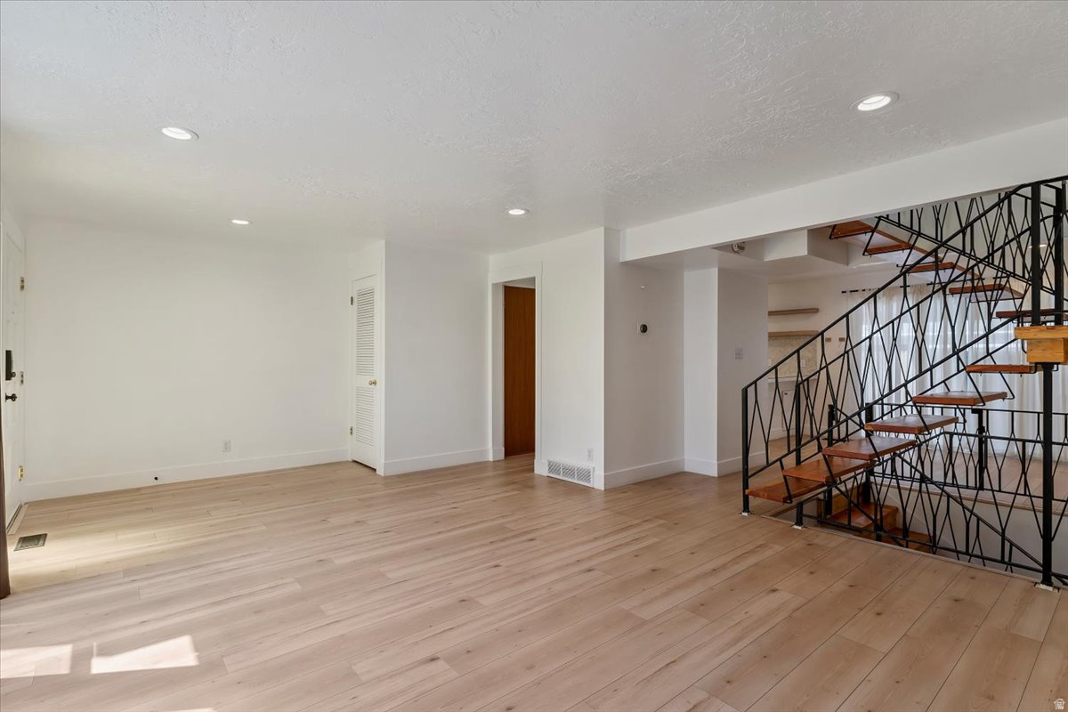 COUNTRY HILLS MANOR - Residential