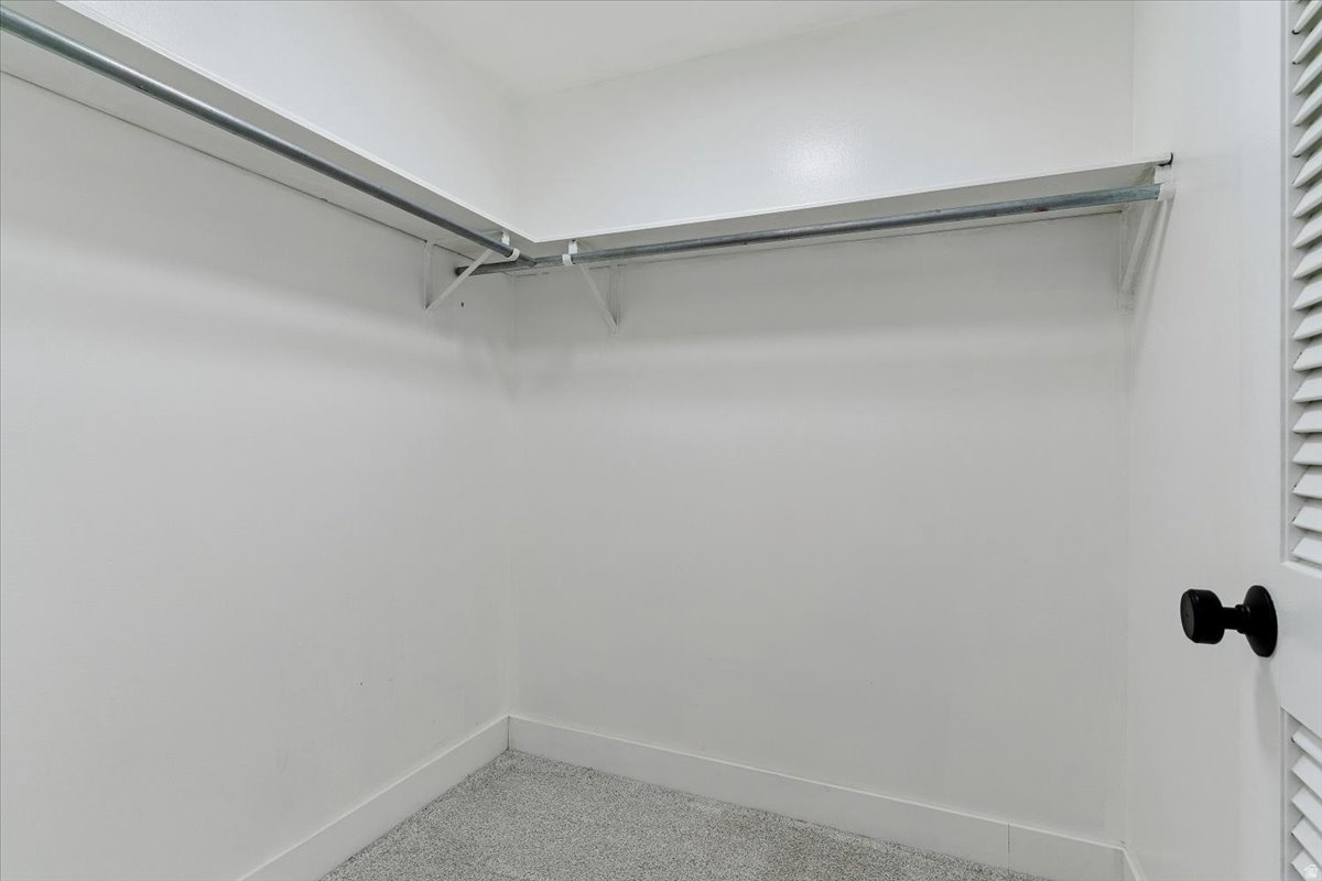 COUNTRY HILLS MANOR - Residential