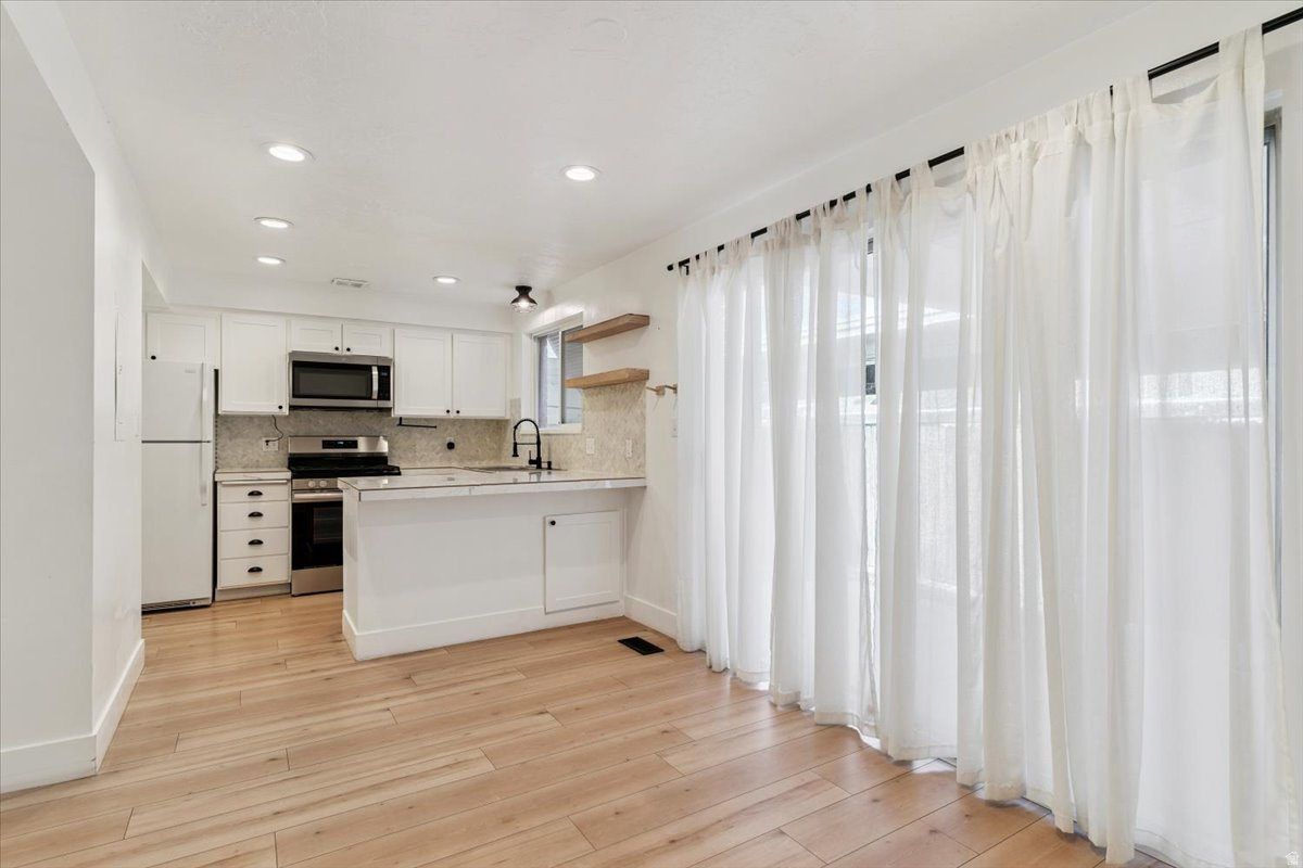 COUNTRY HILLS MANOR - Residential