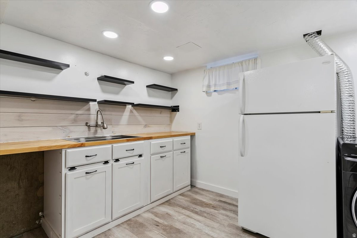 COUNTRY HILLS MANOR - Residential