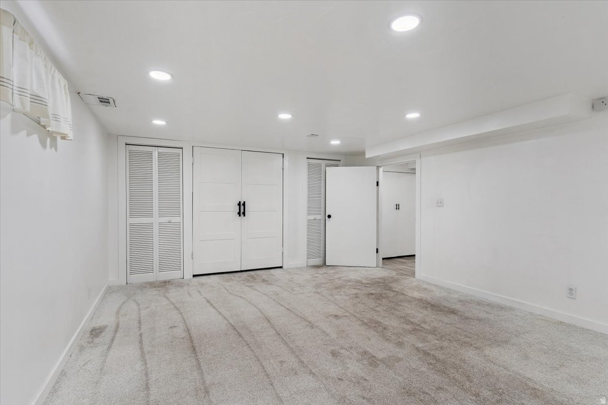 COUNTRY HILLS MANOR - Residential