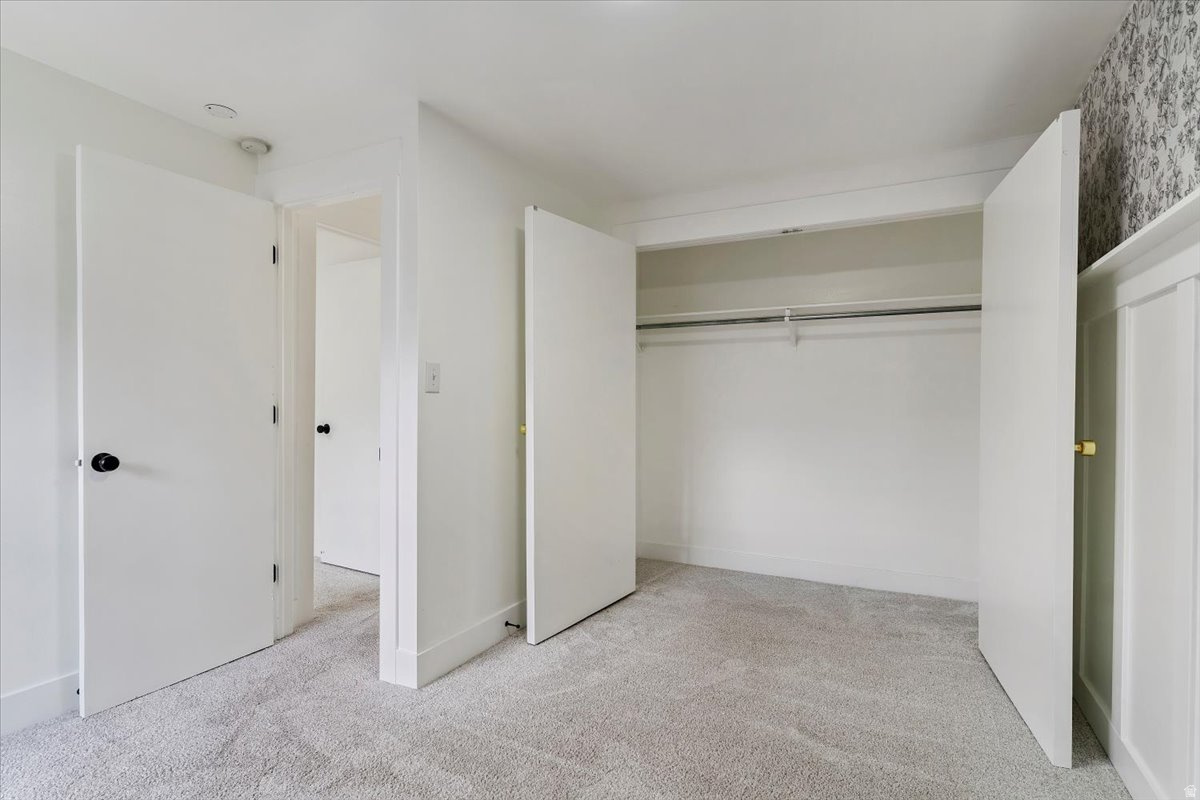 COUNTRY HILLS MANOR - Residential