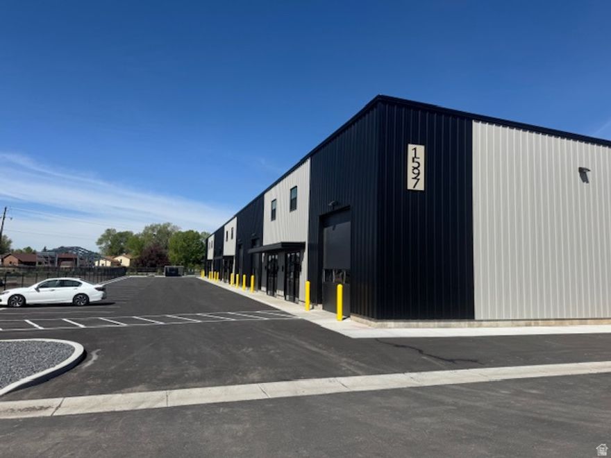 Newly constructed industrial flex space available for lease or sale in Farr West. Offering up to 15,000 SF total with suite sizes ranging from approximately 2,500 to 7,500 SF. Each unit features 22' clear height, 3-phase power, and a 14' x 12' ground-level overhead door. Designed for a variety of industrial or warehouse users. Lease rate is $1.25/SF/month NNN with $3.00 CAM. Located on a .96-acre site with convenient access and strong regional connectivity.