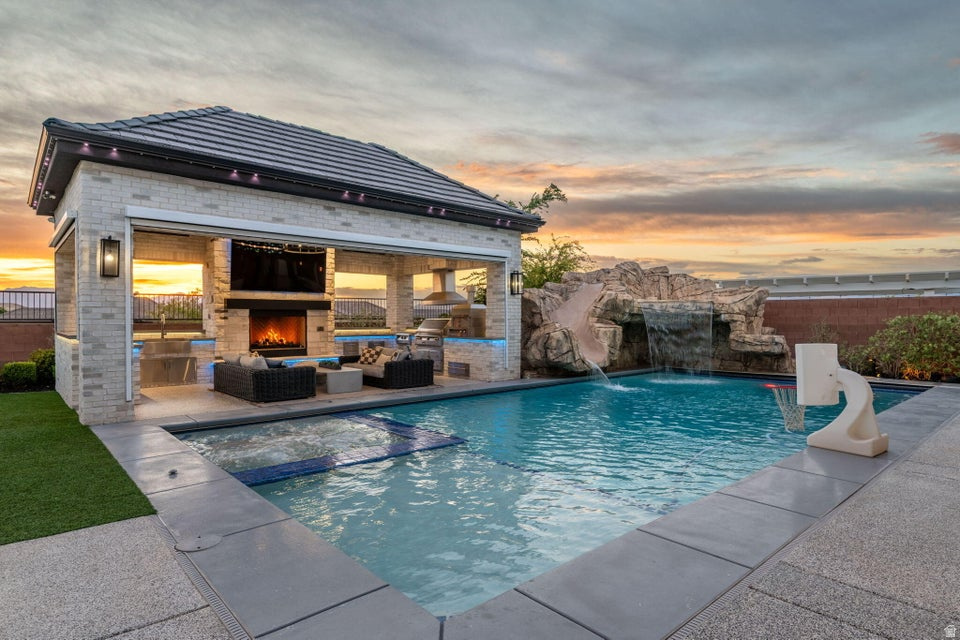 MAPLE ESTATES PH 3 - Residential