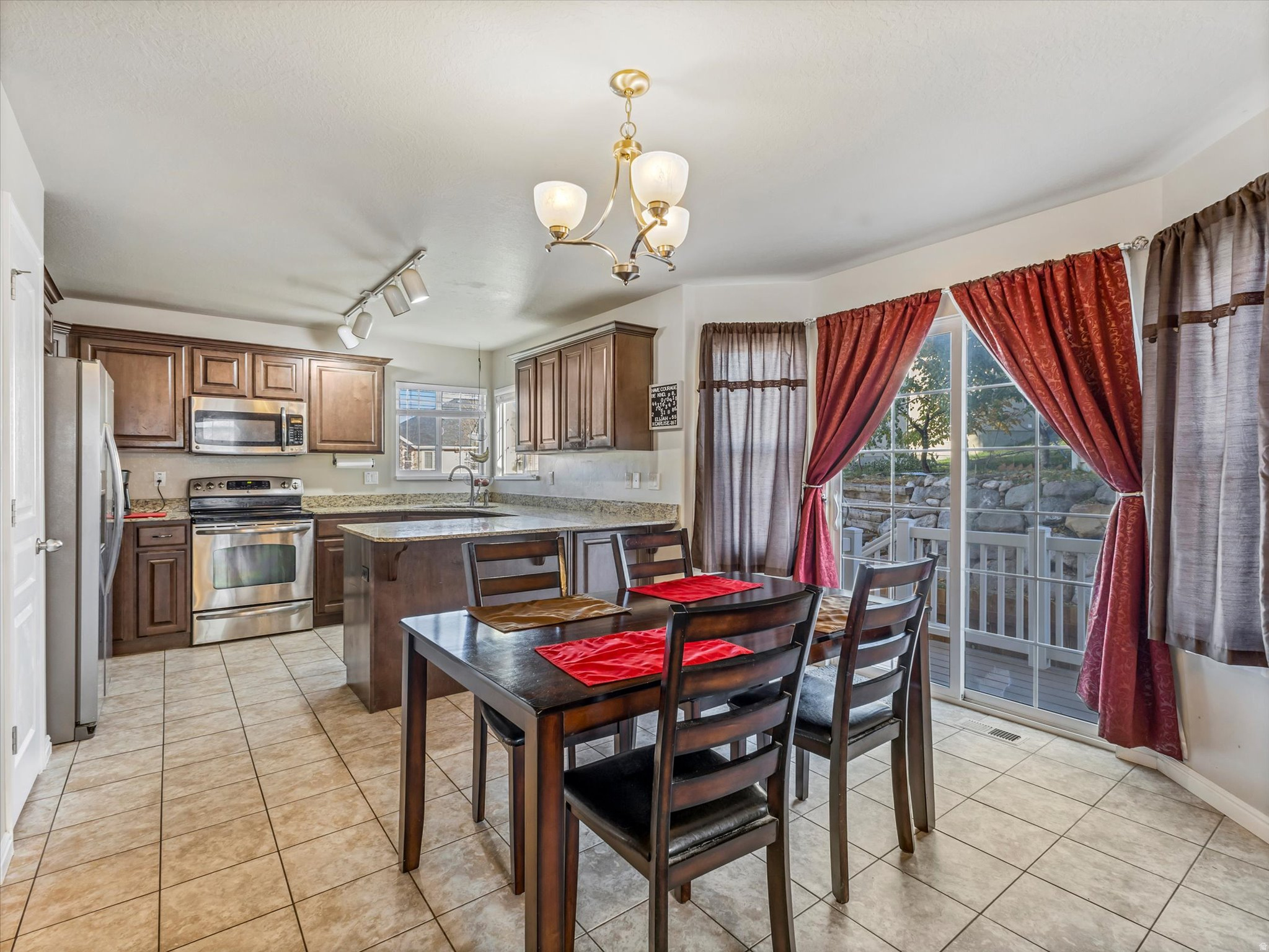 VALLEY FIELDS - Residential