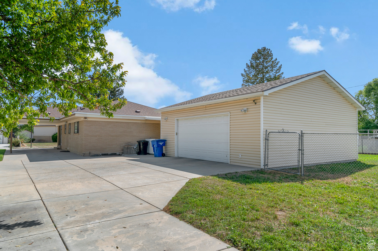 MEADOWS - Residential