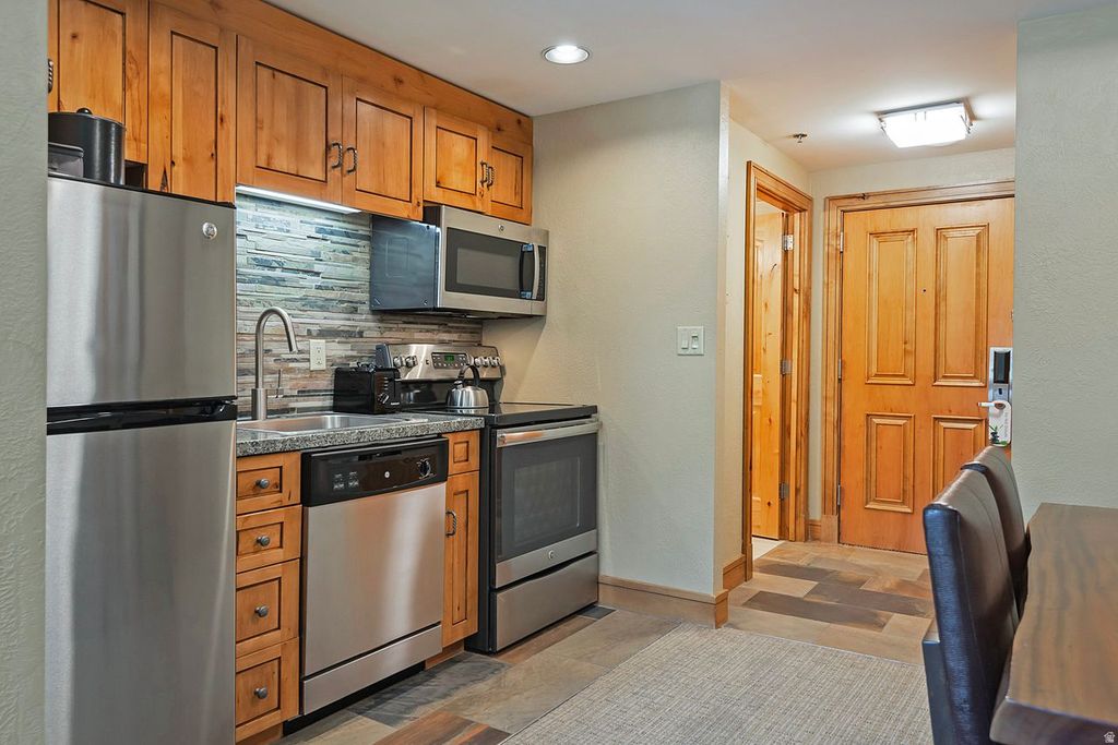 Photo of 3855 GRAND SUMMIT DR #109 Q2, Park City, UT 84098 (MLS # 2156037)