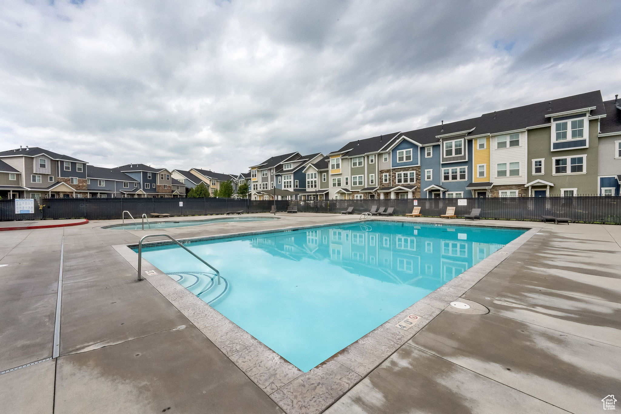 EDGEWATER AT GENEVA - Residential