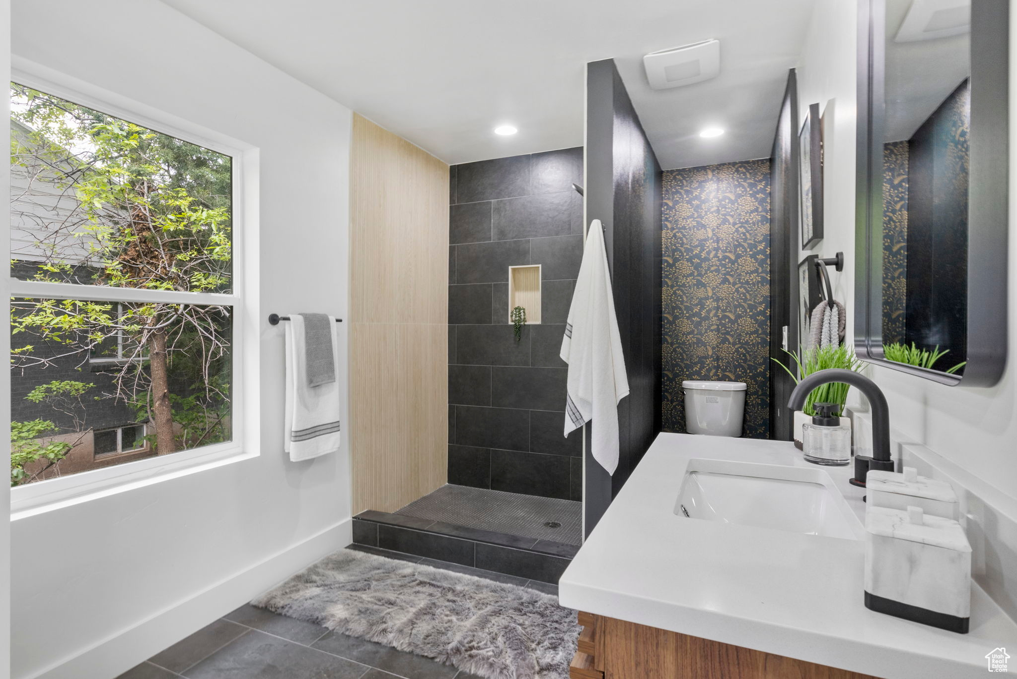 LAURELHURST - Residential