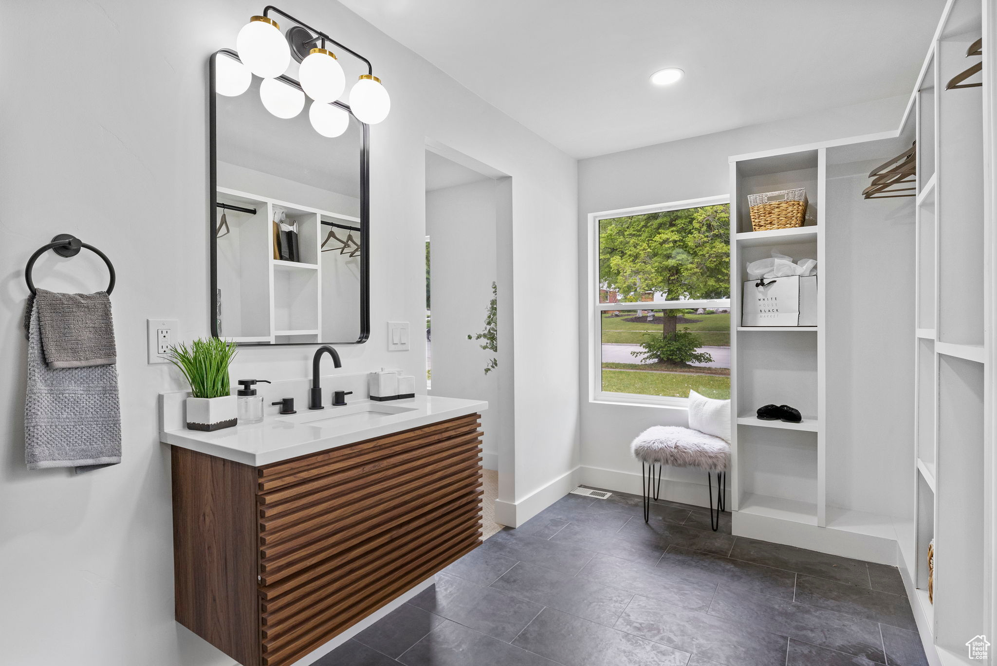 LAURELHURST - Residential