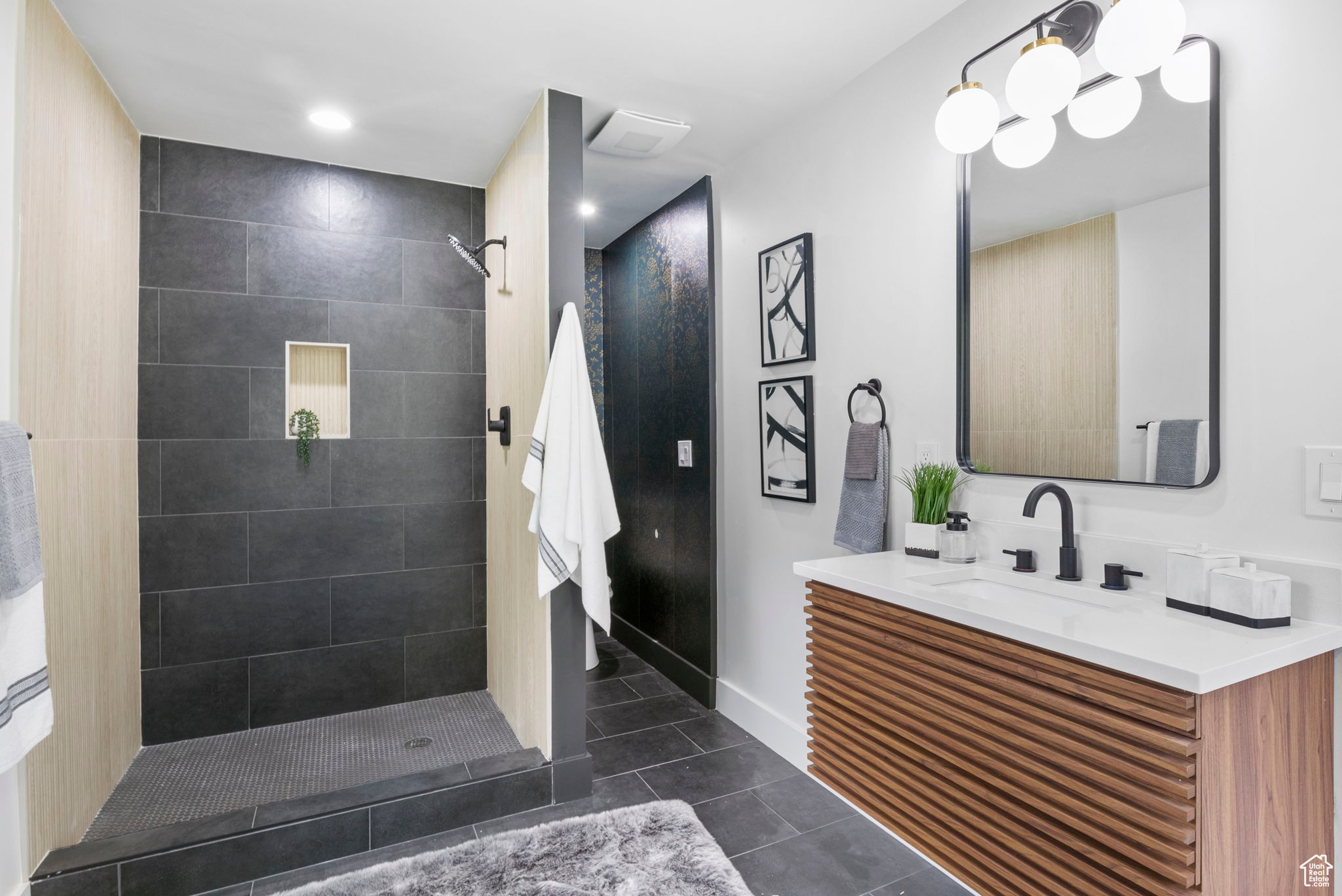 LAURELHURST - Residential