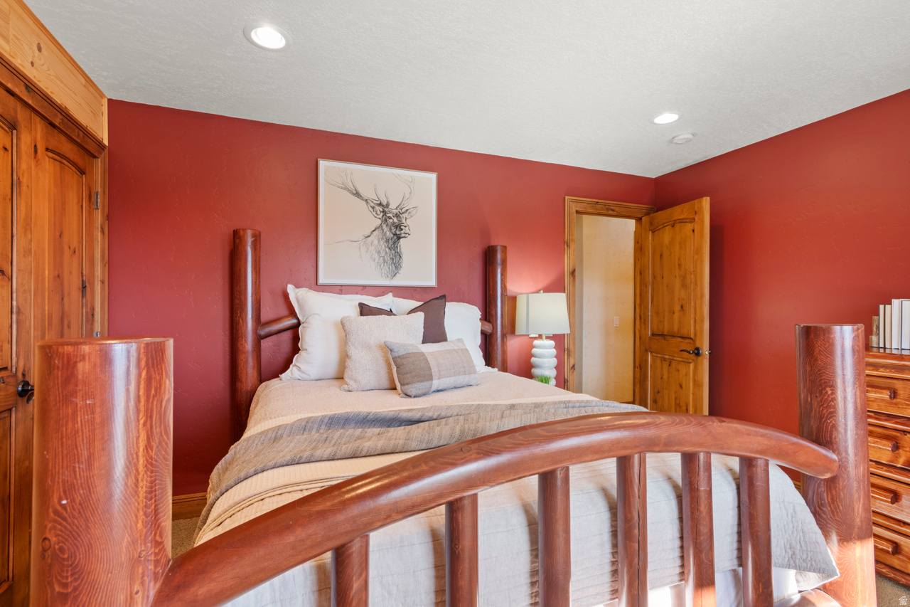 PINE MEADOW RANCH - Residential