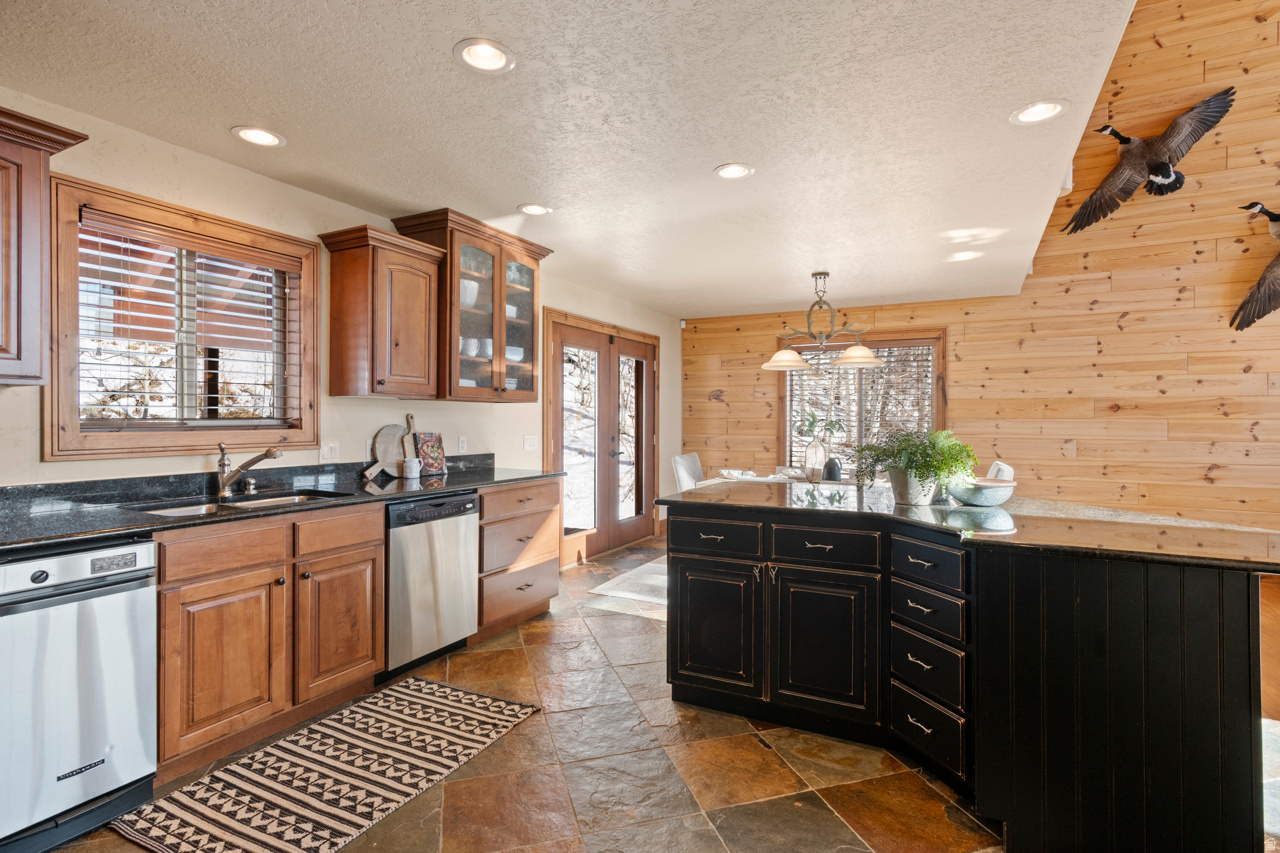 PINE MEADOW RANCH - Residential